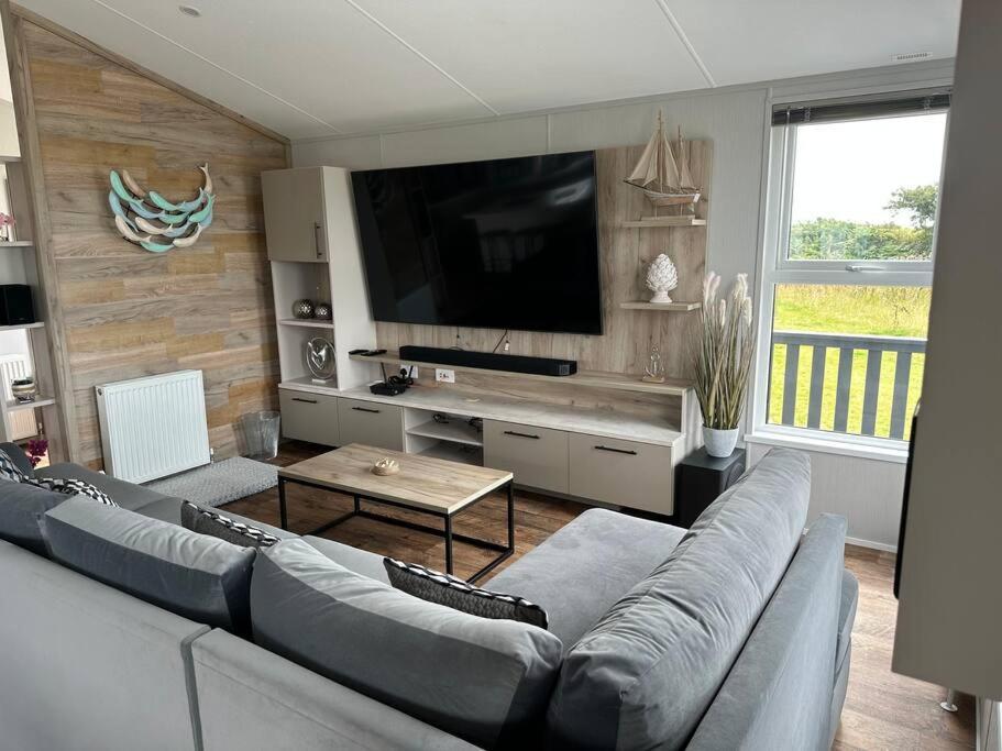 Modern Lodge With Amazing Views New Quay Esterno foto