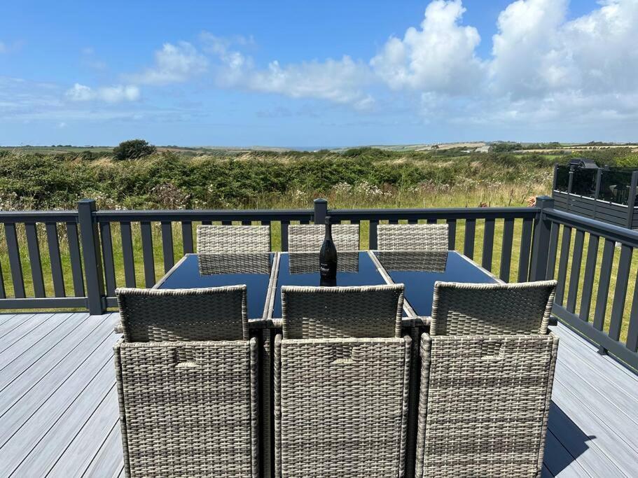 Modern Lodge With Amazing Views New Quay Esterno foto