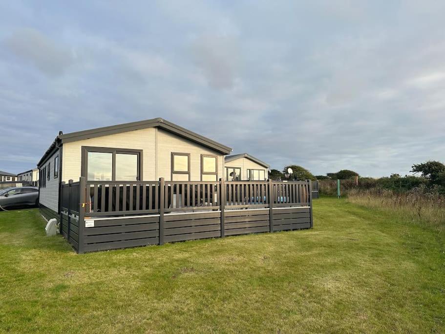 Modern Lodge With Amazing Views New Quay Esterno foto