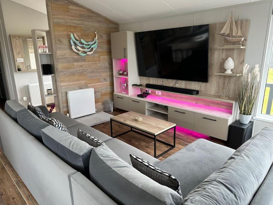 Modern Lodge With Amazing Views New Quay Esterno foto